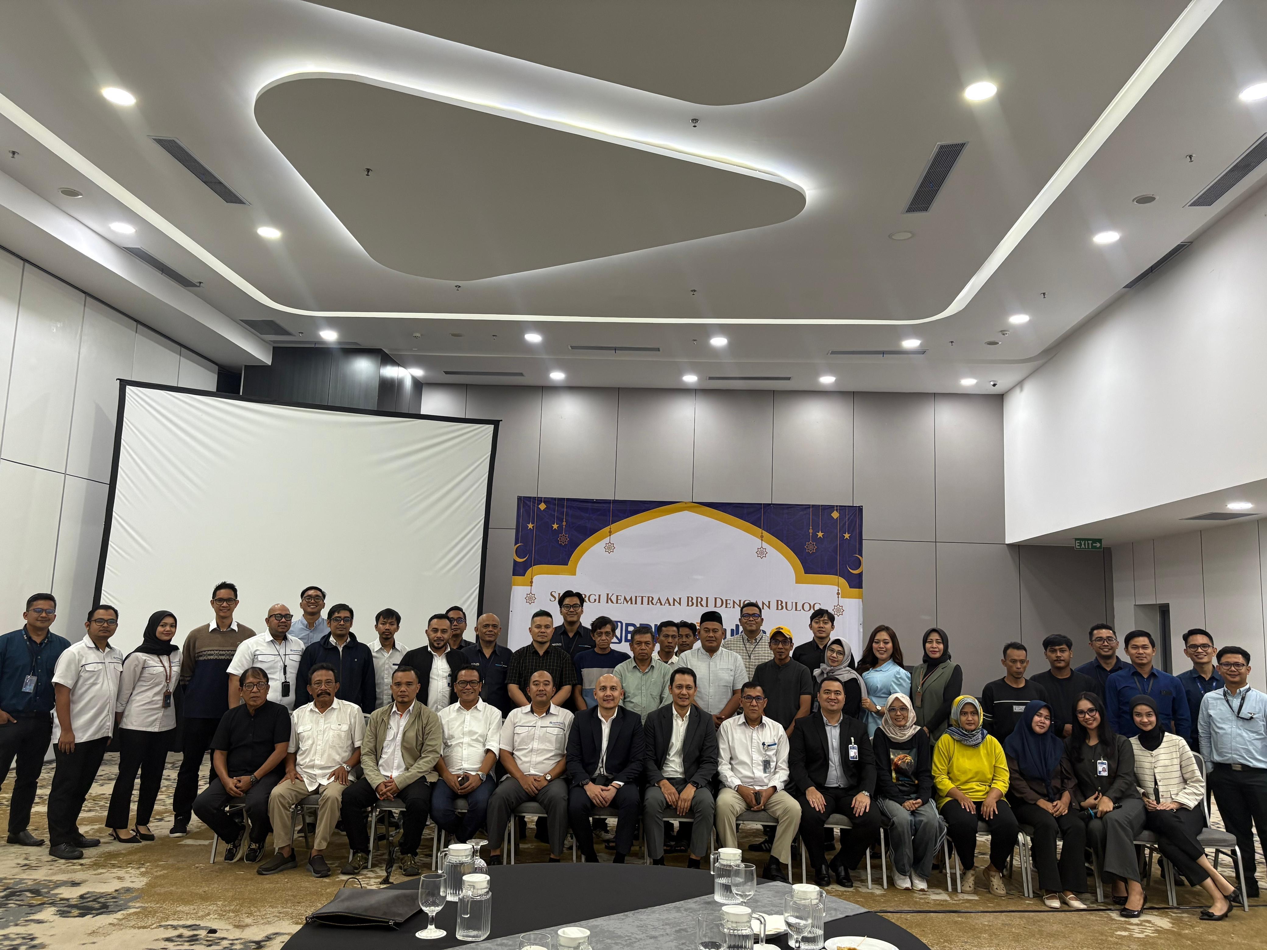 Transformasi Digital Perbankan Dukung Distribusi Pangan, BRI Hadirkan Bank Garansi Online bagi Mitra Bulog di Subang