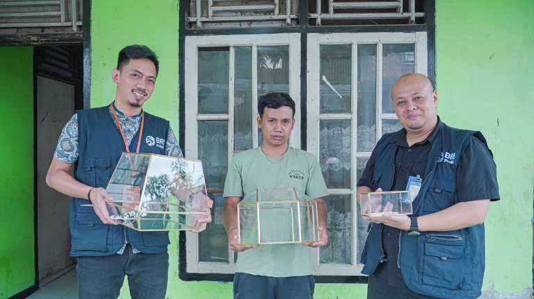 Bantuan BRI Perkuat UMKM Lampu Gentur Cianjur, 70 Pengrajin Dapat Akses Kredit Rp1,5 Miliar