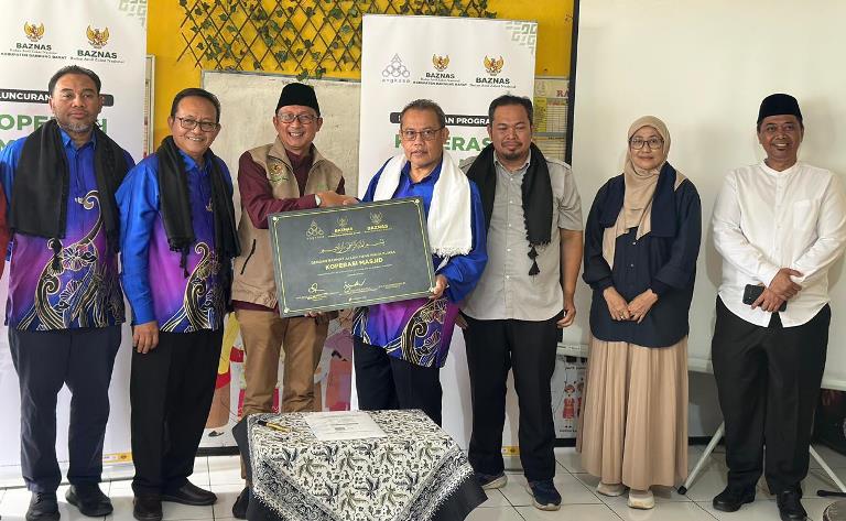 Kolaborasi Indonesia–Malaysia Perkuat Ekonomi Masjid dan Bantu Korban Longsor di Bandung Barat