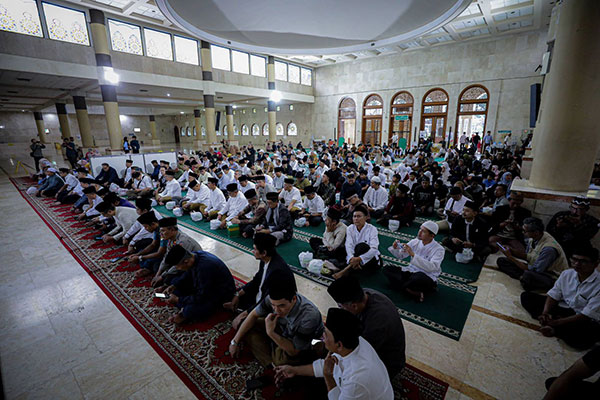 Safari Ramadan, Wali Kota Bandung Ajak Warga Perkuat Tabayun di Era Digital