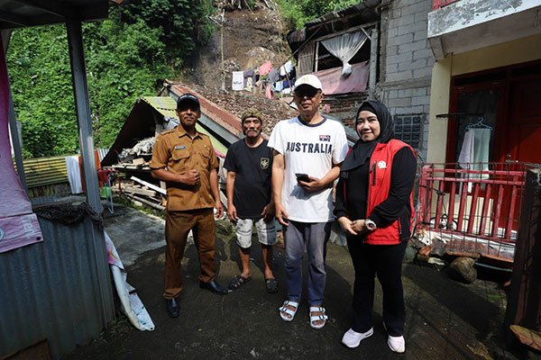 Komisi III DPRD Kota Bandung Meninjau Lokasi Terdampak Bencana longsor Di Cikendi