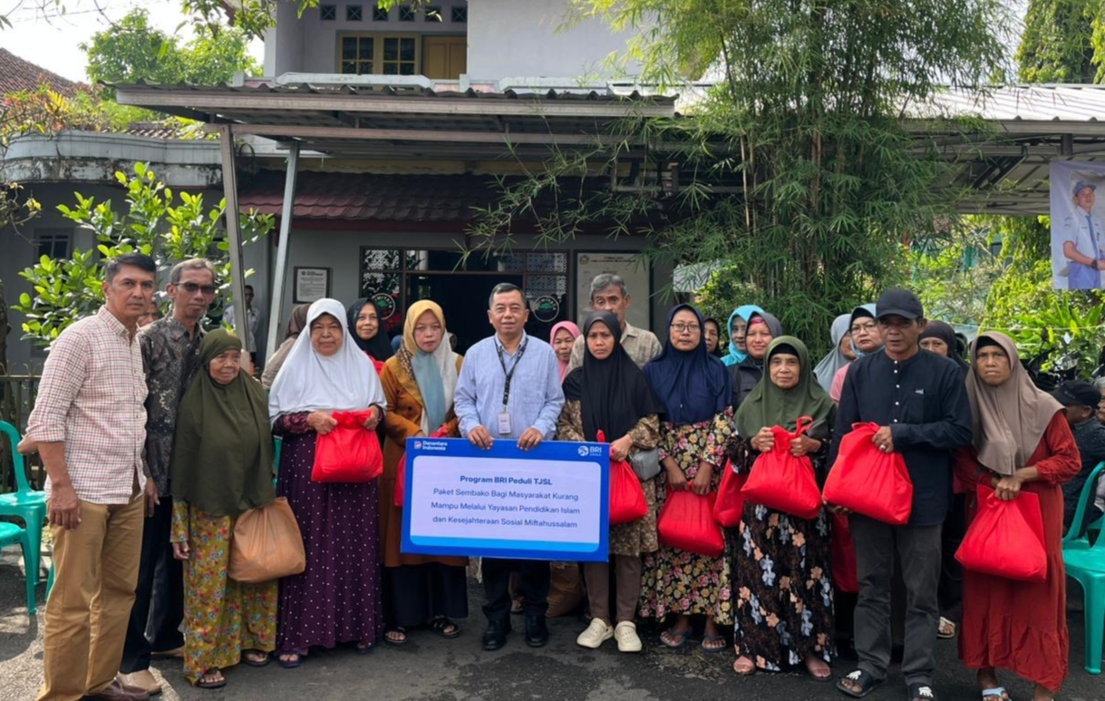 BRI Perkuat Peran Sosial Lewat TJSL, Bantuan Sembako Disalurkan ke Warga Ciamis