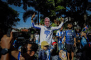 Lautan Biru di Jalan Asia Afrika, Mapag Persib Juara Disambut Antusias Ratusan Ribu Orang