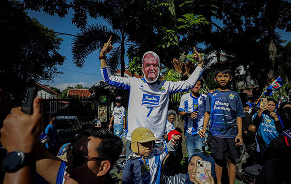 Lautan Biru di Jalan Asia Afrika, Mapag Persib Juara Disambut Antusias Ratusan Ribu Orang