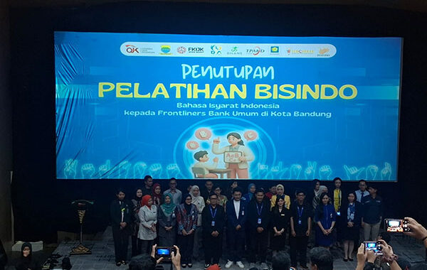 OJK Jabar Latih Frontliner Bank dengan Bisindo, Perkuat Akses Keuangan Inklusif