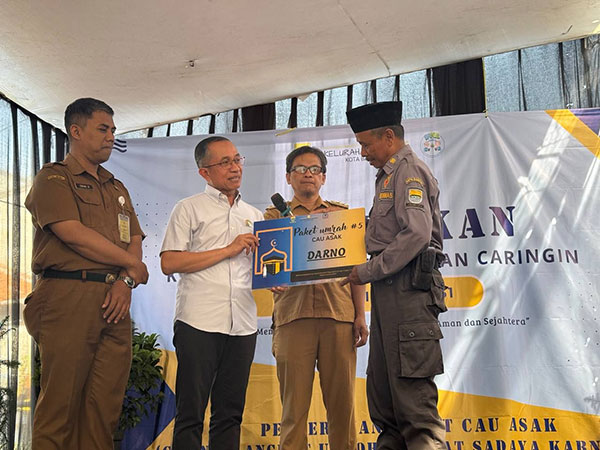 Kang Asmul Puji Program Umroh “Cau Asak” di Kelurahan Caringin