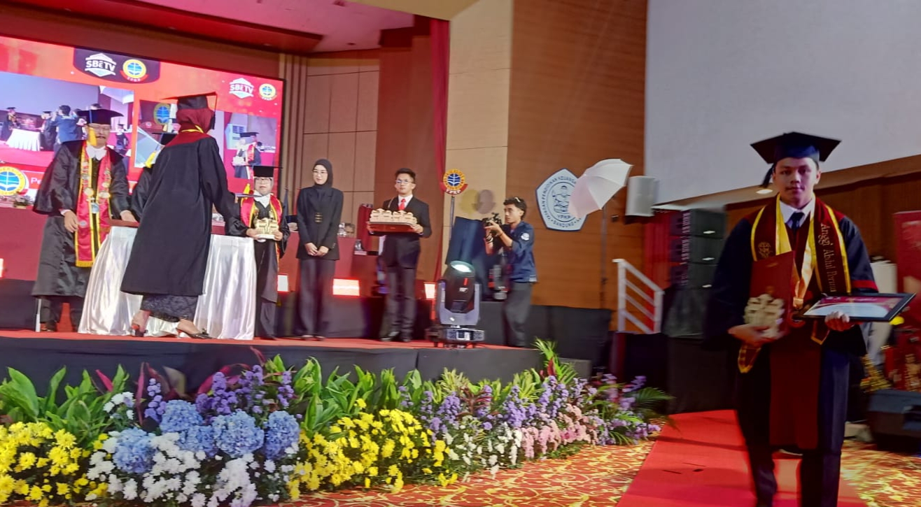 391 Wisudawan USB YPKP Bandung Siap Terjun ke Dunia Kerja, Kampus Tekankan Adaptasi dan Inovasi