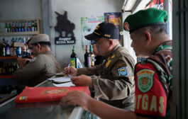 Gerak Cepat Respon Aduan Warga, Satpol PP Kota Bandung Segel Empat Kios Miras Ilegal