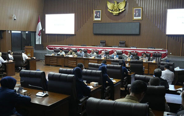 DPRD Kota Bandung Menggelar Rapat Kerja Bersama Beberapa Dinas Guna Meningkatkan Program prioritas