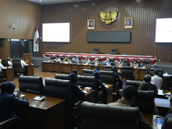 DPRD Kota Bandung Menggelar Rapat Kerja Bersama Beberapa Dinas Guna Meningkatkan Program prioritas