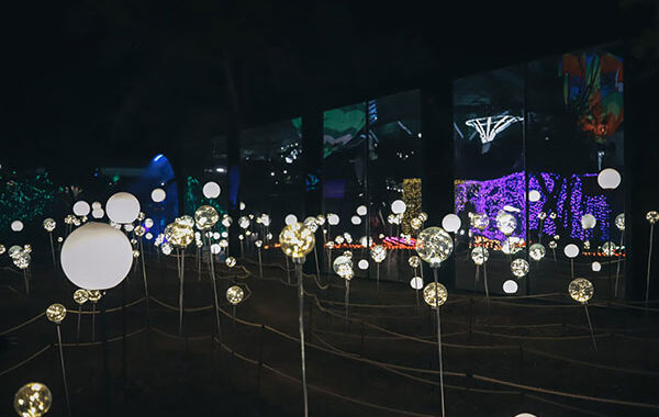 Nikmati Sensasi Taman Bercahaya di Garden Glow, Wisata Malam di Kota Bandung