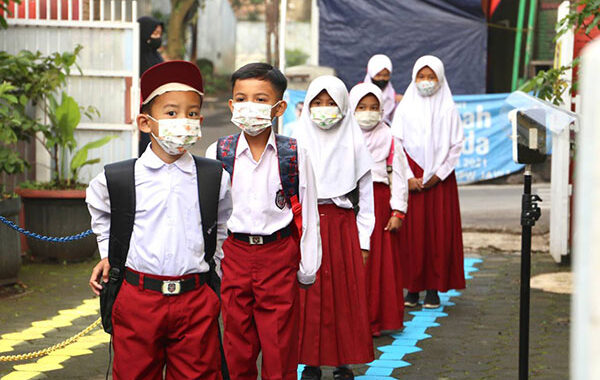 Dampak Erupsi Gunung Anak Krakatau, Sekolah Wajib Terapkan Penggunaan Masker