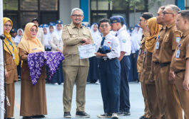 Satu Dekade SMPN 55, Farhan: Para Siswa Harus Jadi Generasi Tangguh dan Berkarakter