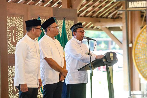 Lantik Pengurus MUI Kota Bandung, Farhan Titip Lima Persoalan Strategis