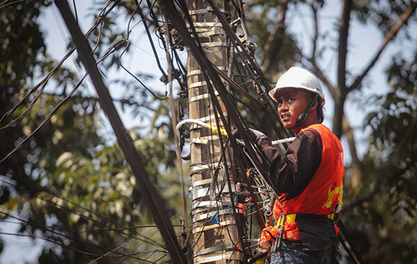 Pemkot Bandung Beri Waktu 14 Hari untuk Pemulihan Internet, Penataan Kabel Dilanjutkan 27 Oktober