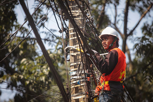 Pemkot Bandung Beri Waktu 14 Hari untuk Pemulihan Internet, Penataan Kabel Dilanjutkan 27 Oktober